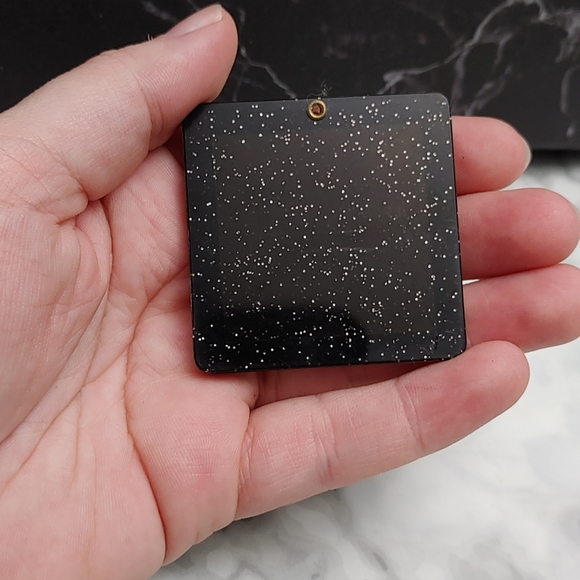 🎁 Free With Purchase - Picture 2 of 4